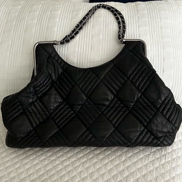 Authentic CHANEL Shoulder Bag with Silver Hardware in Excellent Condition! - Picture 3 of 11